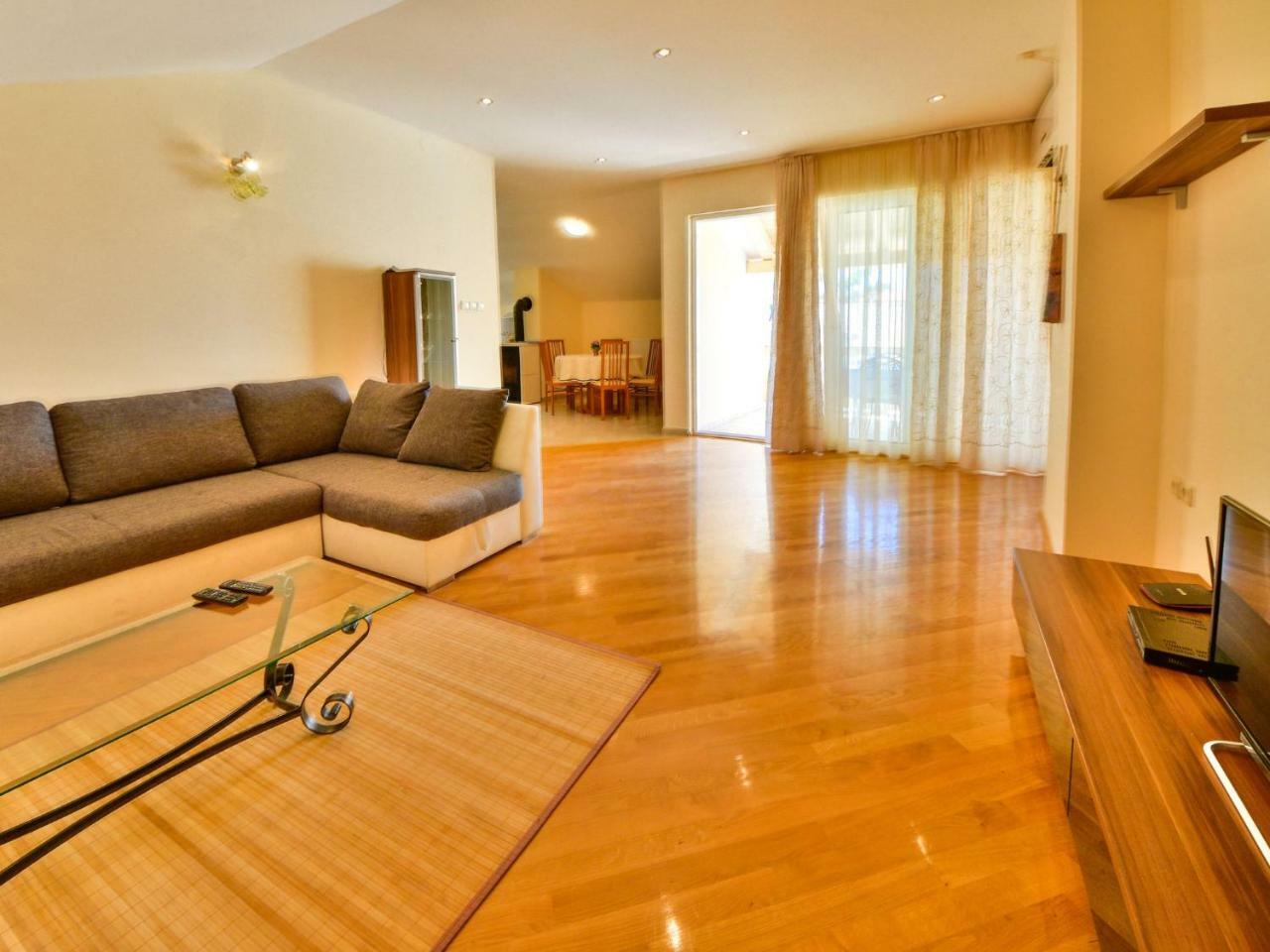 Apartment Olga-5 By Interhome Banjol Exteriör bild